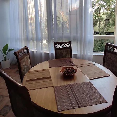 Center Rustic Retreat * ティラナ