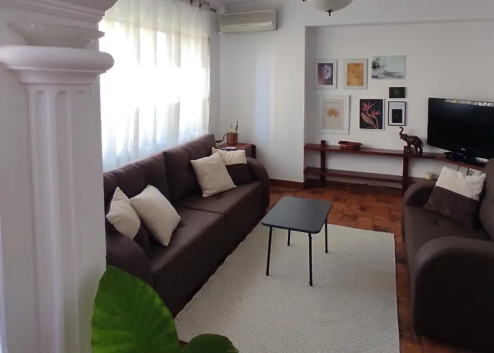 Apartment Center Rustic Retreat