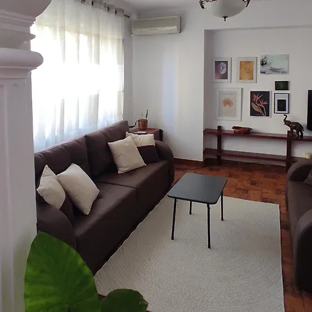 Apartament Center Rustic Retreat