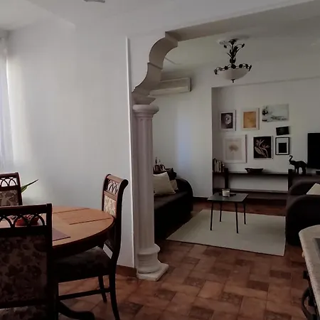 Center Rustic Retreat Appartement Tirana
