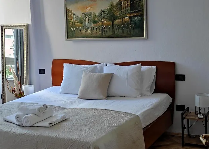 Center Rustic Retreat * 地拉那