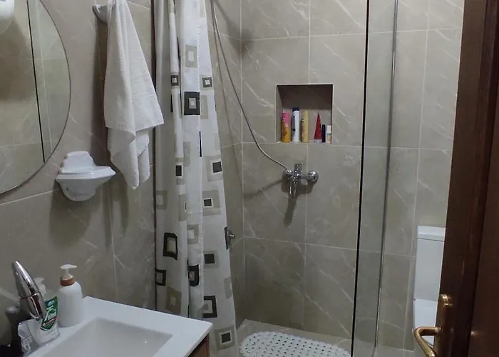 Apartament Center Rustic Retreat *